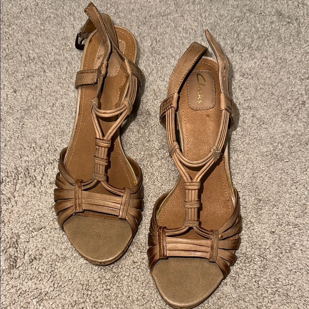 Clarks Women's Tan Strappy Wedges